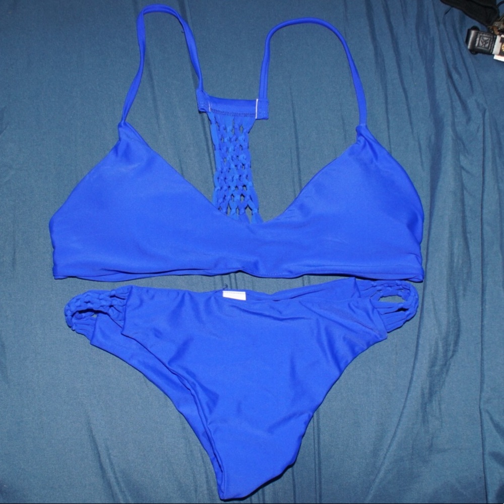 ✨NWOT✨ Blue Crisscross Bikini